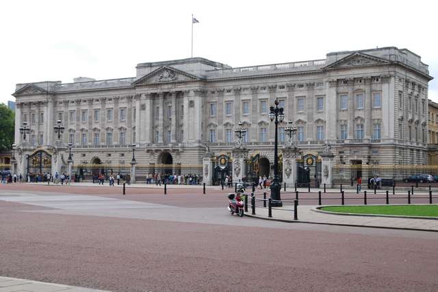 buckinghampalace1.jpg