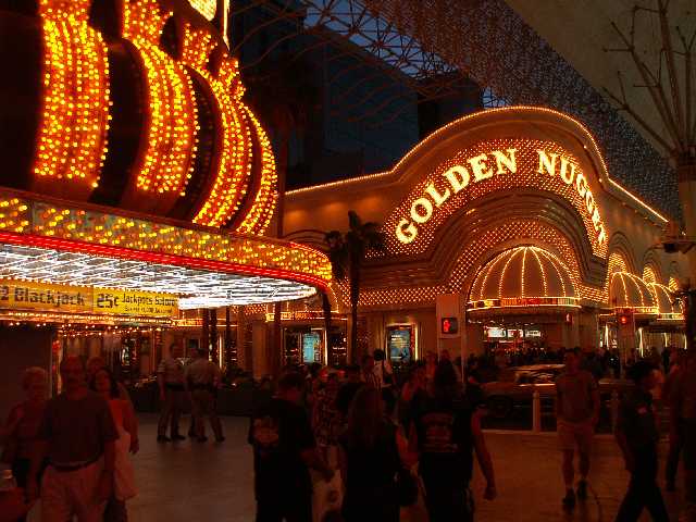fremontstreet1.jpg